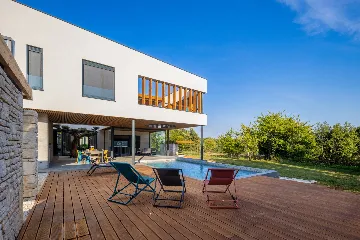 Contemporary Holiday Villa with Pool in Svetvinčenat