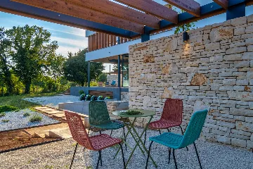 Contemporary Holiday Villa with Pool in Svetvinčenat