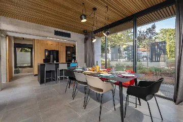 Contemporary Holiday Villa with Pool in Svetvinčenat