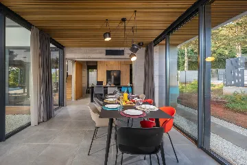 Contemporary Holiday Villa with Pool in Svetvinčenat