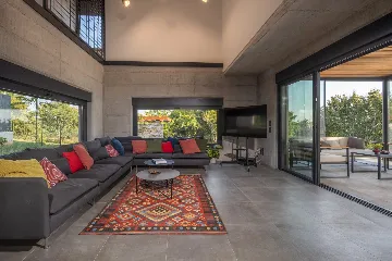 Contemporary Holiday Villa with Pool in Svetvinčenat