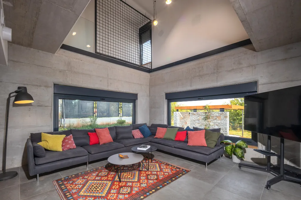 Contemporary Holiday Villa with Pool in Svetvinčenat