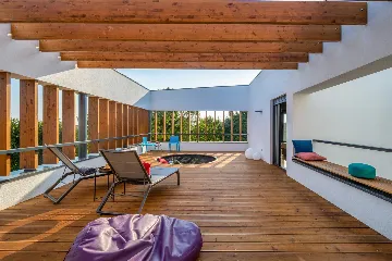 Contemporary Holiday Villa with Pool in Svetvinčenat