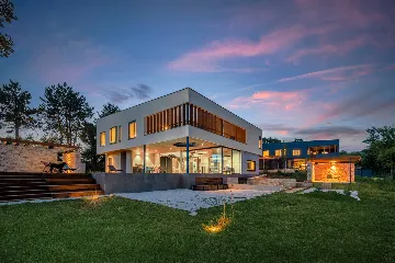 Contemporary Holiday Villa with Pool in Svetvinčenat