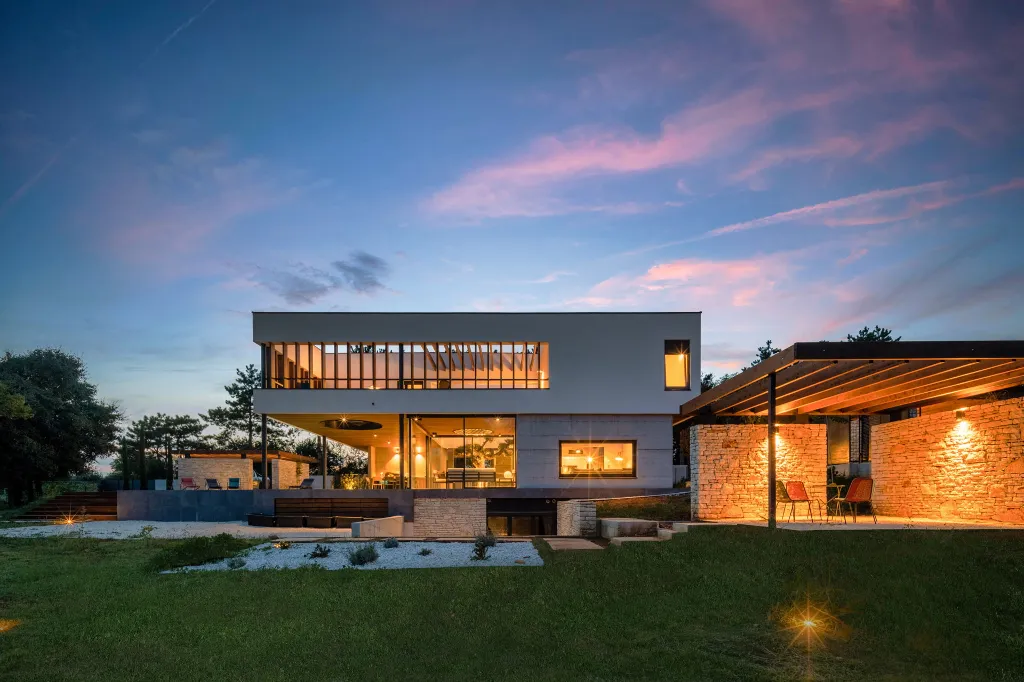 Contemporary Holiday Villa with Pool in Svetvinčenat