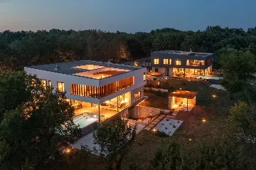 Contemporary Holiday Villa with Pool in Svetvinčenat