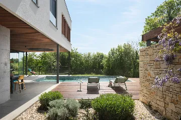 Contemporary Holiday Villa with Pool in Svetvinčenat