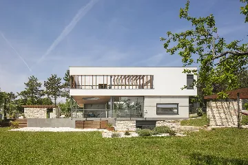 Contemporary Holiday Villa with Pool in Svetvinčenat
