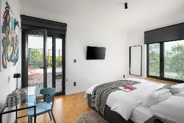 Contemporary Holiday Villa with Pool in Svetvinčenat