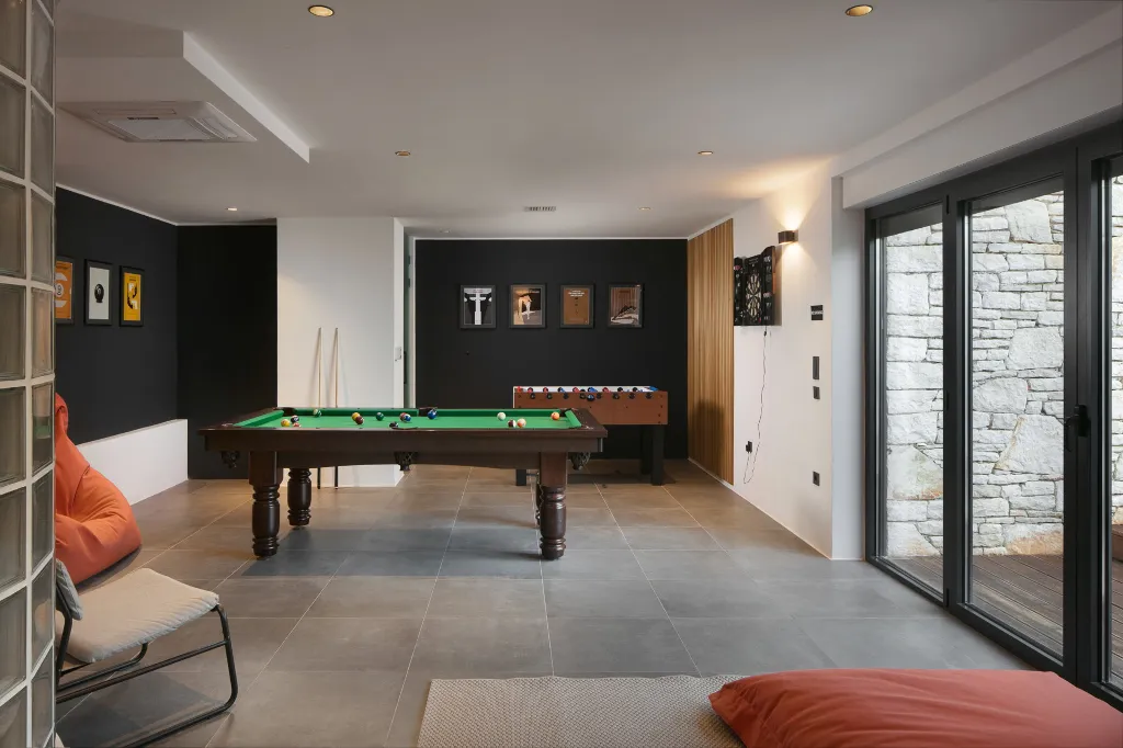 Contemporary Holiday Villa with Pool in Svetvinčenat