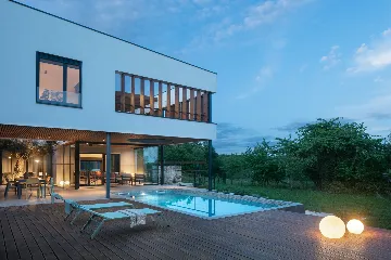 Contemporary Holiday Villa with Pool in Svetvinčenat