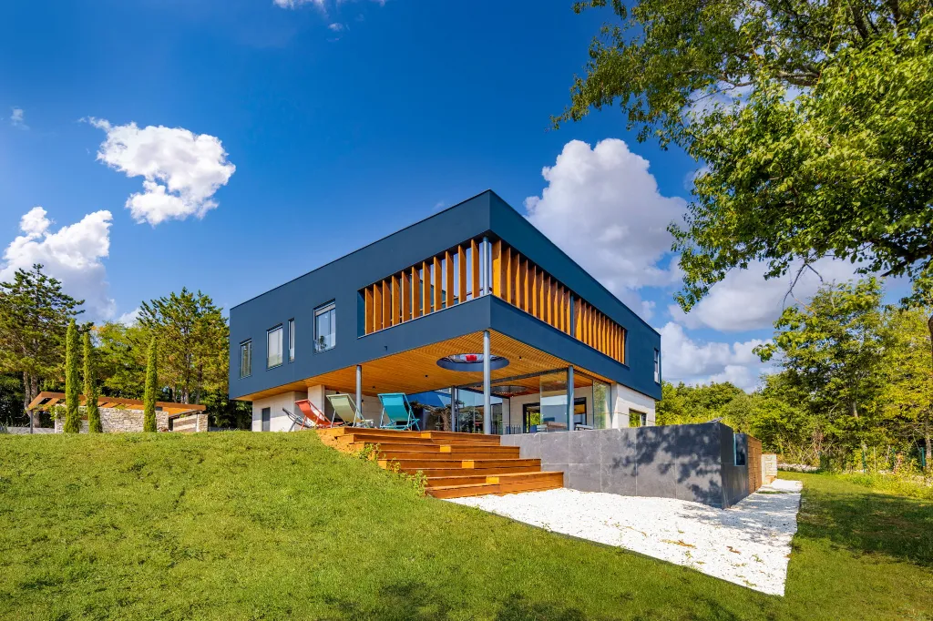 Spacious Villa with Heated Pool in Svetvinčenat