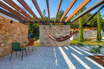 Spacious Villa with Heated Pool in Svetvinčenat