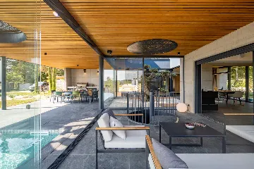 Spacious Villa with Heated Pool in Svetvinčenat