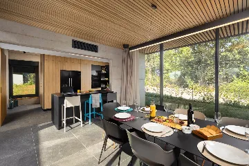 Spacious Villa with Heated Pool in Svetvinčenat