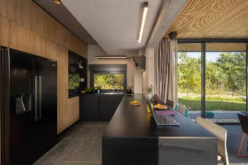 Spacious Villa with Heated Pool in Svetvinčenat