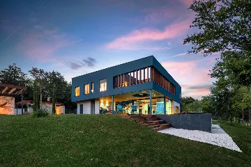 Spacious Villa with Heated Pool in Svetvinčenat