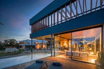 Spacious Villa with Heated Pool in Svetvinčenat