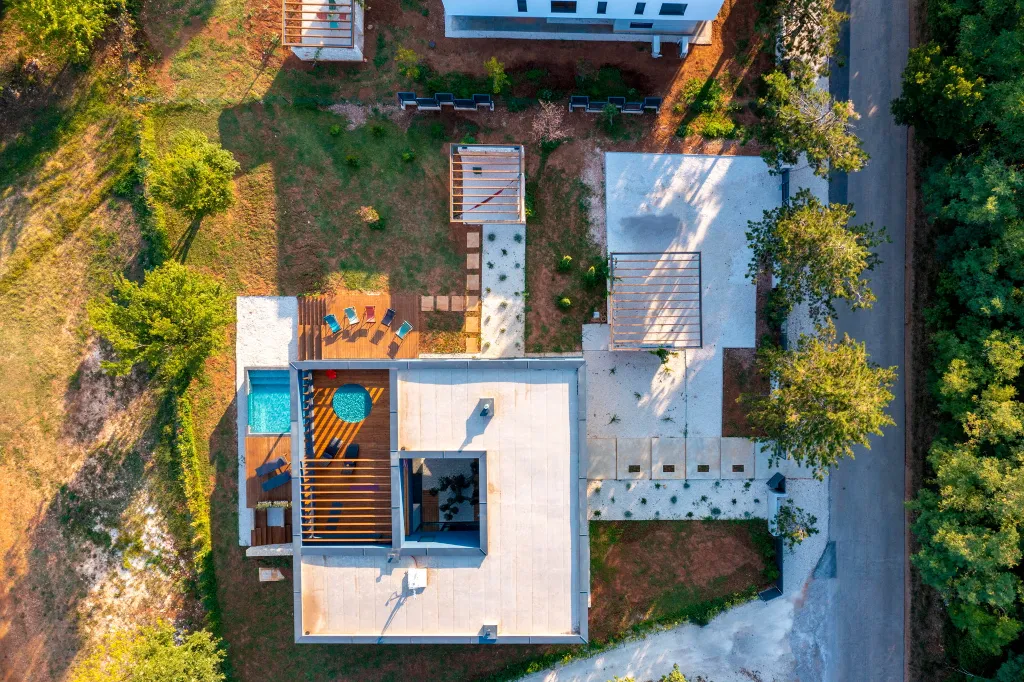 Spacious Villa with Heated Pool in Svetvinčenat