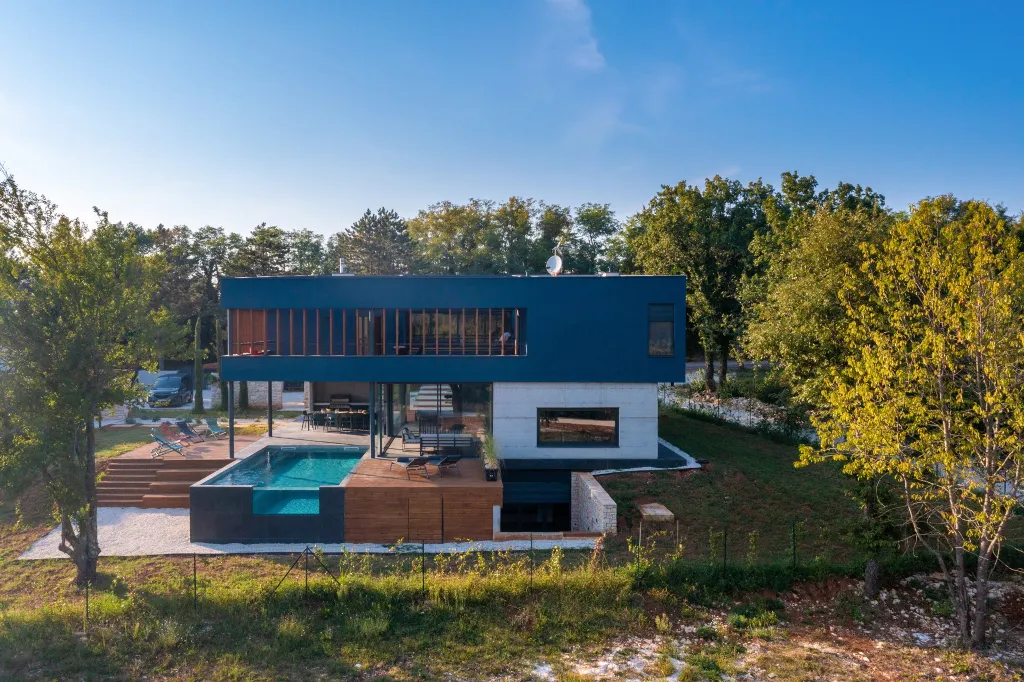 Spacious Villa with Heated Pool in Svetvinčenat