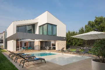 Modern Family Villa with Pool in Medulin