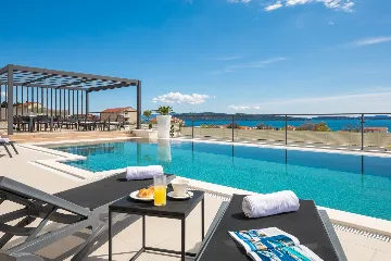 Modern 6-Bedroom Villa with Pool in Kaštel Kambelovac