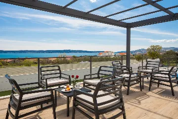 Modern 6-Bedroom Villa with Pool in Kaštel Kambelovac