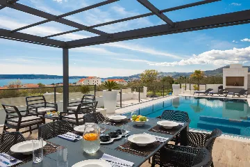 Modern 6-Bedroom Villa with Pool in Kaštel Kambelovac