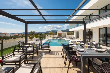 Modern 6-Bedroom Villa with Pool in Kaštel Kambelovac
