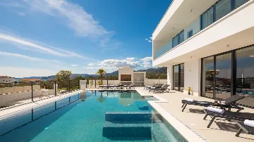 Modern 6-Bedroom Villa with Pool in Kaštel Kambelovac