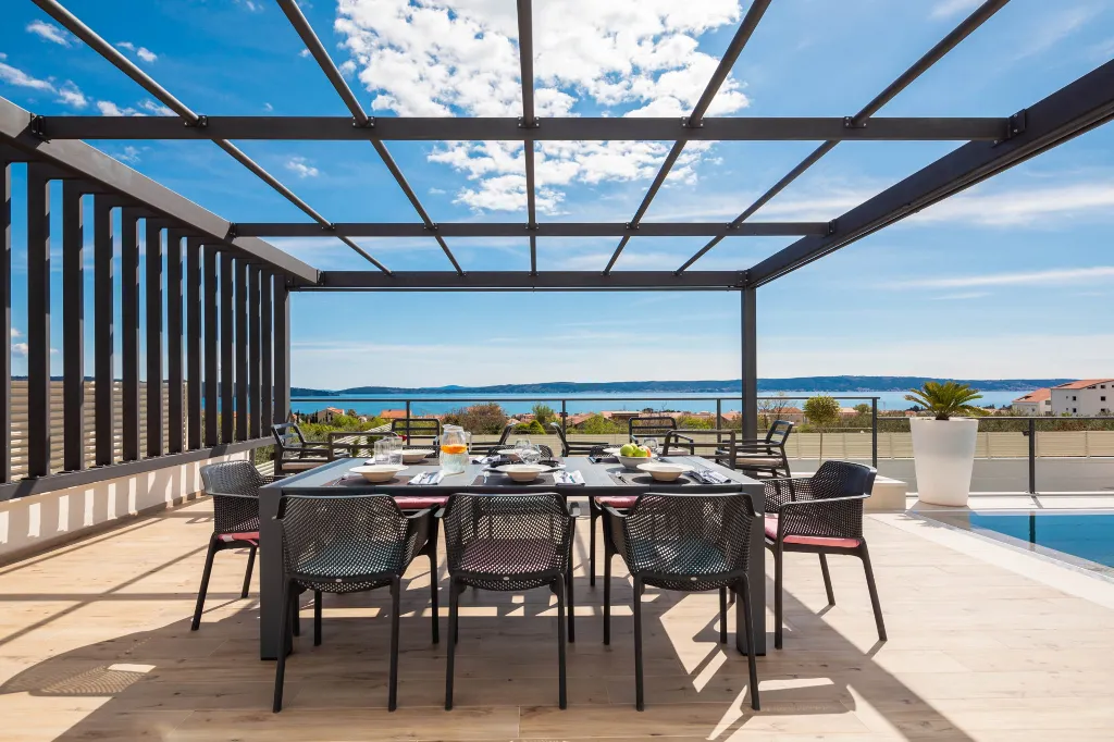 Modern 6-Bedroom Villa with Pool in Kaštel Kambelovac