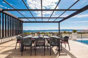 Modern 6-Bedroom Villa with Pool in Kaštel Kambelovac