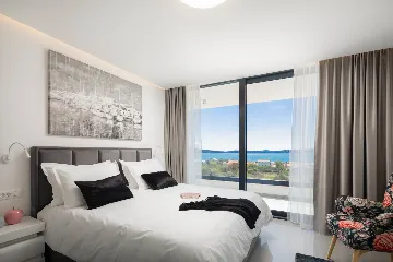 Modern 6-Bedroom Villa with Pool in Kaštel Kambelovac