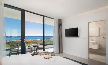 Modern 6-Bedroom Villa with Pool in Kaštel Kambelovac