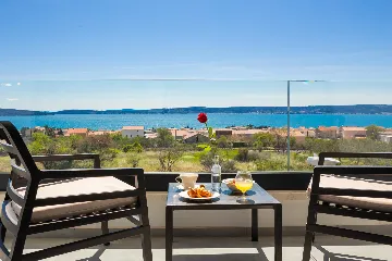 Modern 6-Bedroom Villa with Pool in Kaštel Kambelovac