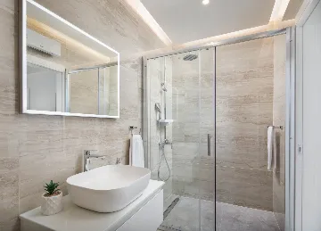 Modern 6-Bedroom Villa with Pool in Kaštel Kambelovac