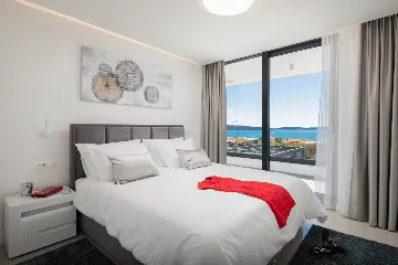 Modern 6-Bedroom Villa with Pool in Kaštel Kambelovac