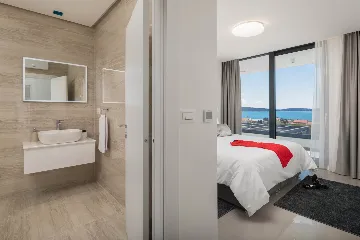 Modern 6-Bedroom Villa with Pool in Kaštel Kambelovac