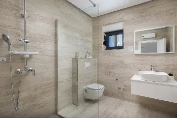 Modern 6-Bedroom Villa with Pool in Kaštel Kambelovac