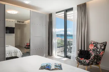 Modern 6-Bedroom Villa with Pool in Kaštel Kambelovac