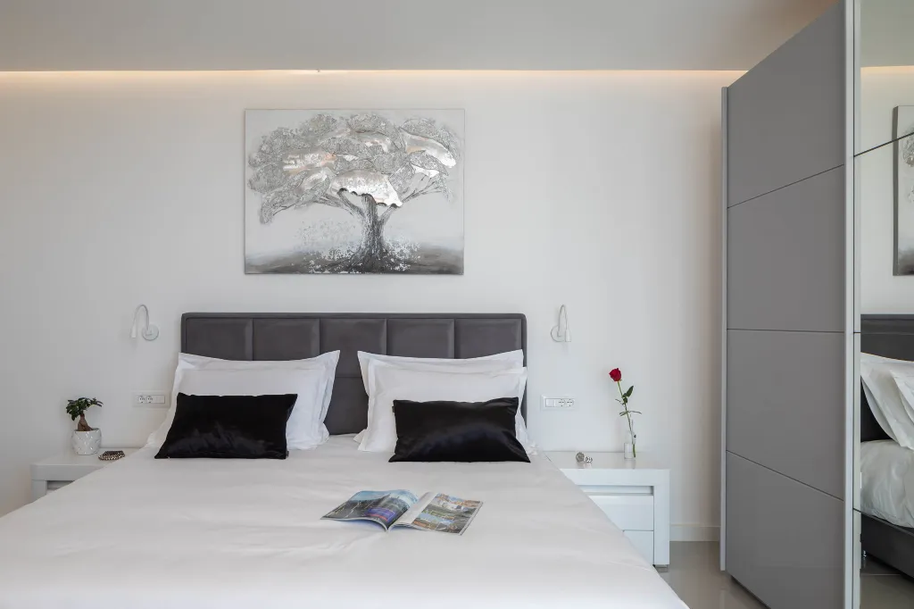 Modern 6-Bedroom Villa with Pool in Kaštel Kambelovac
