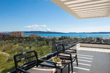 Modern 6-Bedroom Villa with Pool in Kaštel Kambelovac