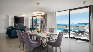 Modern 6-Bedroom Villa with Pool in Kaštel Kambelovac