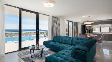 Modern 6-Bedroom Villa with Pool in Kaštel Kambelovac