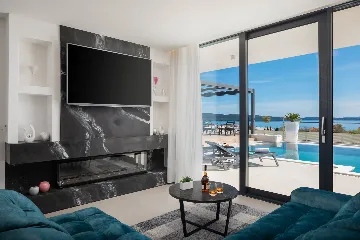 Modern 6-Bedroom Villa with Pool in Kaštel Kambelovac