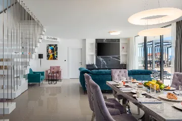 Modern 6-Bedroom Villa with Pool in Kaštel Kambelovac