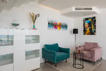 Modern 6-Bedroom Villa with Pool in Kaštel Kambelovac