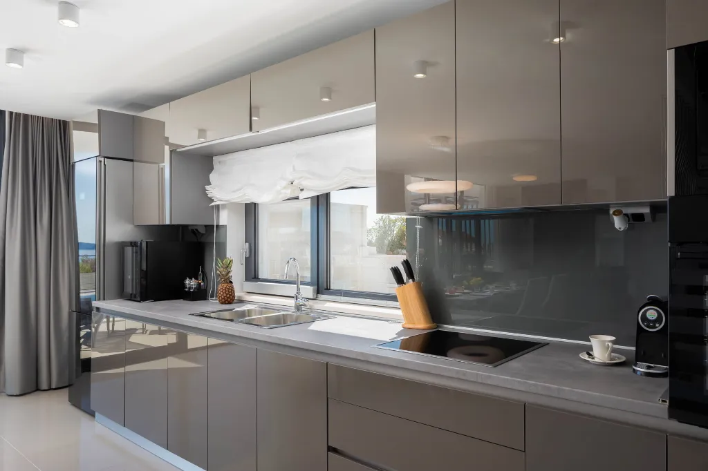 Modern 6-Bedroom Villa with Pool in Kaštel Kambelovac