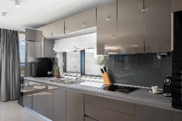 Modern 6-Bedroom Villa with Pool in Kaštel Kambelovac