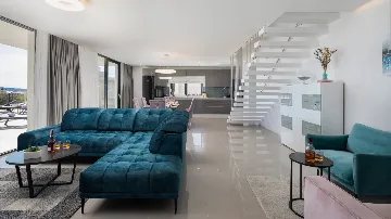 Modern 6-Bedroom Villa with Pool in Kaštel Kambelovac